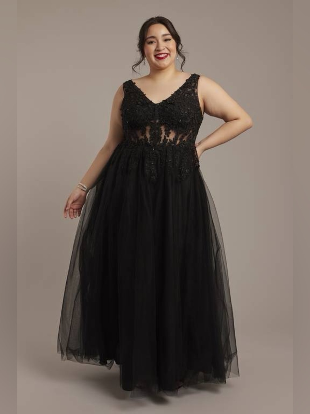 David's Bridal Black Lace Appliqué V-Neck Wedding Dress Size 16